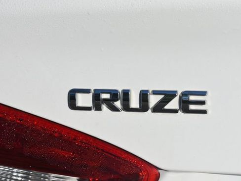Used 2017 Chevrolet Cruze Premier FWD image 13