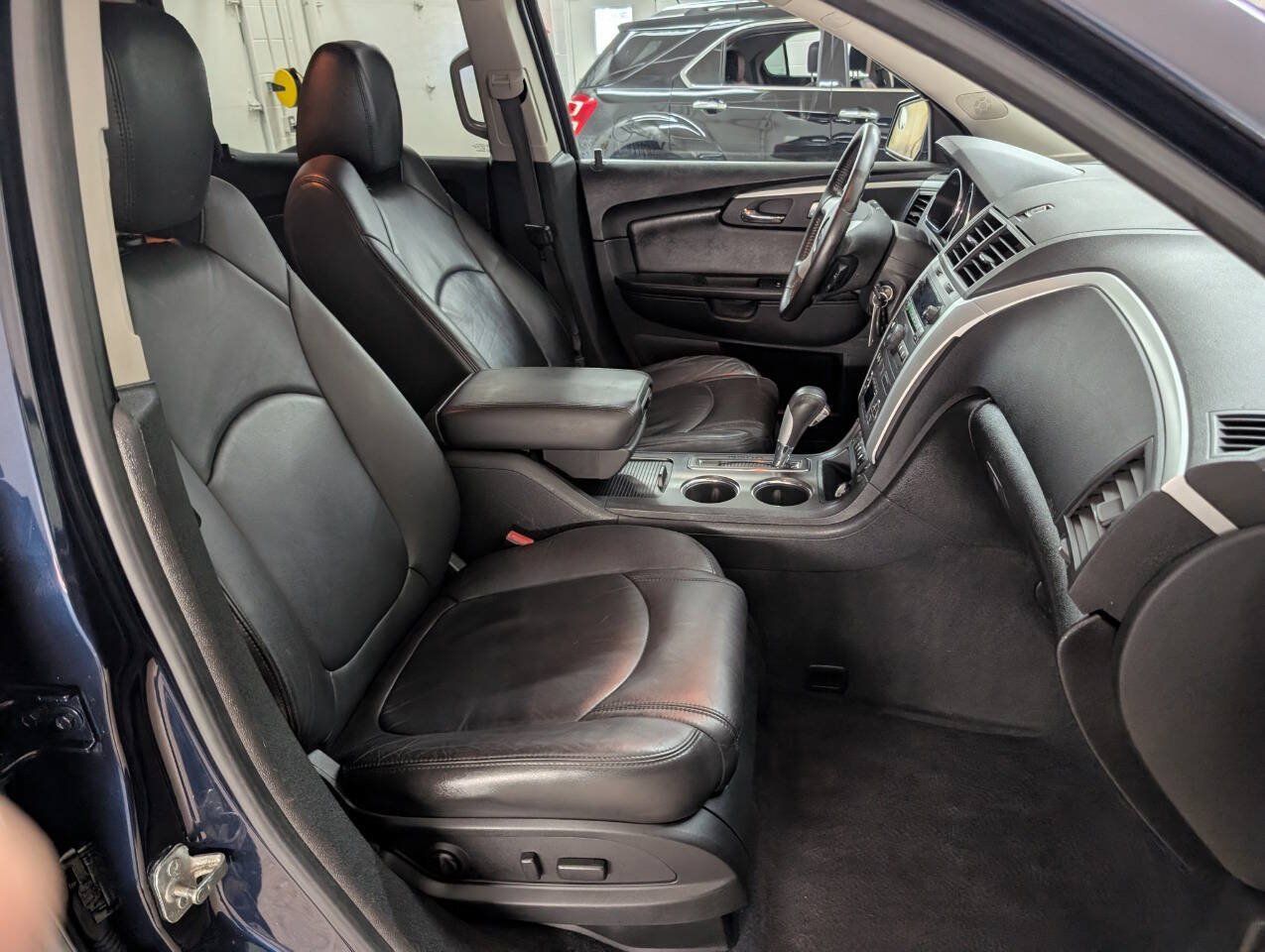 Used 2012 Chevrolet Traverse LT FWD image 21