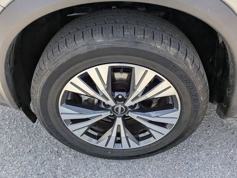 Used 2023 Nissan Rogue SV image 9