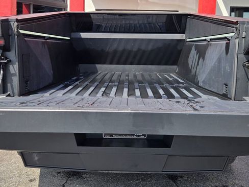 Used 2024 Tesla Cybertruck AWD Crew Cab image 18