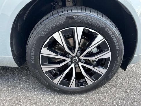 Used 2024 Volvo XC60 B5 Core w/ Protection Package Premier AWD/4WD image 9