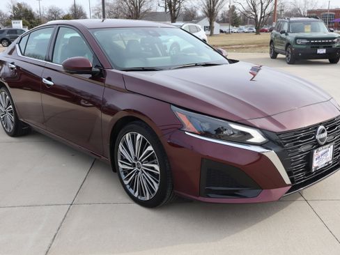 Used 2025 Nissan Altima 2.5 SL image 3