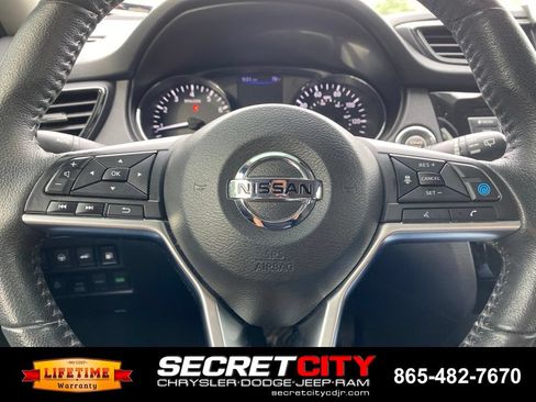 Used 2020 Nissan Rogue SV w/ Premium Package AWD/4WD image 18
