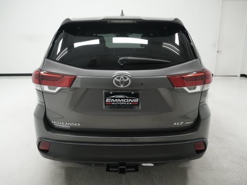 Used 2017 Toyota Highlander XLE AWD/4WD image 5
