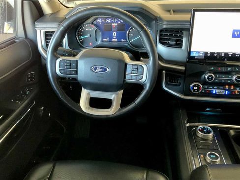 Used 2024 Ford Expedition Max XLT image 5