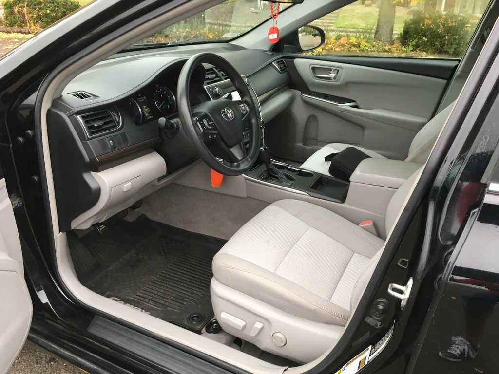 Used 2017 Toyota Camry LE FWD image 4