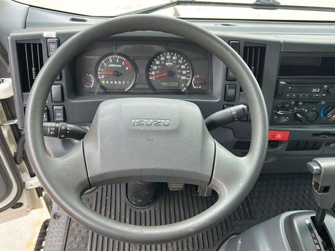 Used 2018 Isuzu NPR RWD image 29
