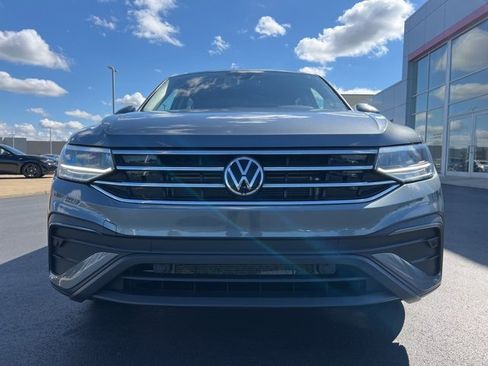 Used 2022 Volkswagen Tiguan SE image 2