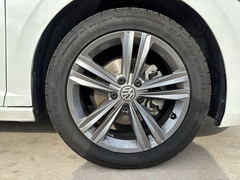 Used 2021 Volkswagen Jetta R-Line w/ R-Line Cold Weather Package FWD image 18