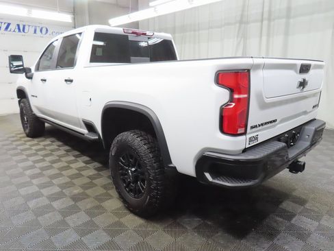 Used 2025 Chevrolet Silverado 2500 ZR2 w/ Technology Package image 5
