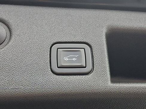 Used 2023 Chevrolet Equinox RS w/ RS Leather Package image 31