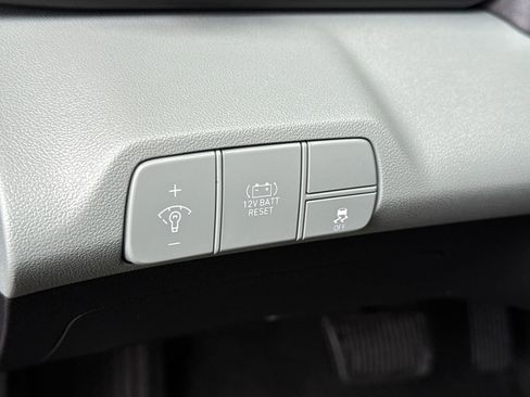 Used 2025 Hyundai Elantra Limited FWD image 27