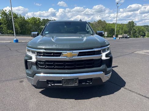 Used 2025 Chevrolet Silverado 1500 LT AWD/4WD image 3