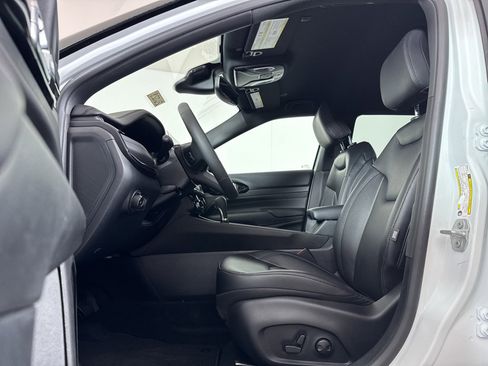 New 2026 Jeep Compass Limited image 4