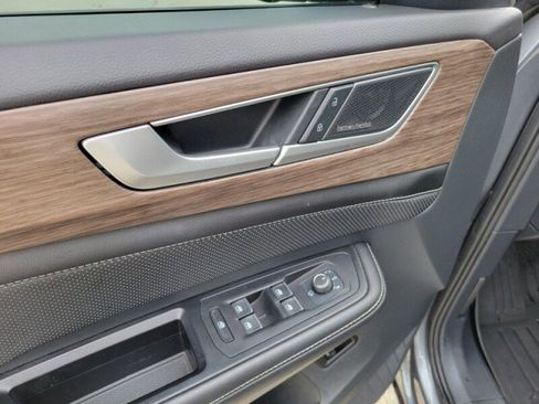 Used 2024 Volkswagen Atlas SEL Premium R-Line image 13