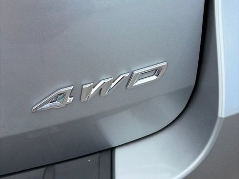 Used 2023 Ford Explorer XLT AWD/4WD image 11