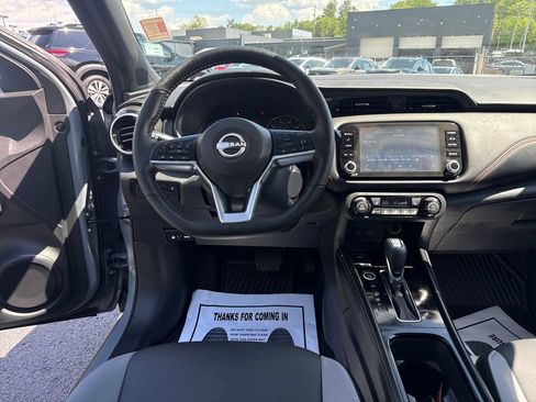 Used 2023 Nissan Kicks SR w/ SR Premium Package FWD image 14