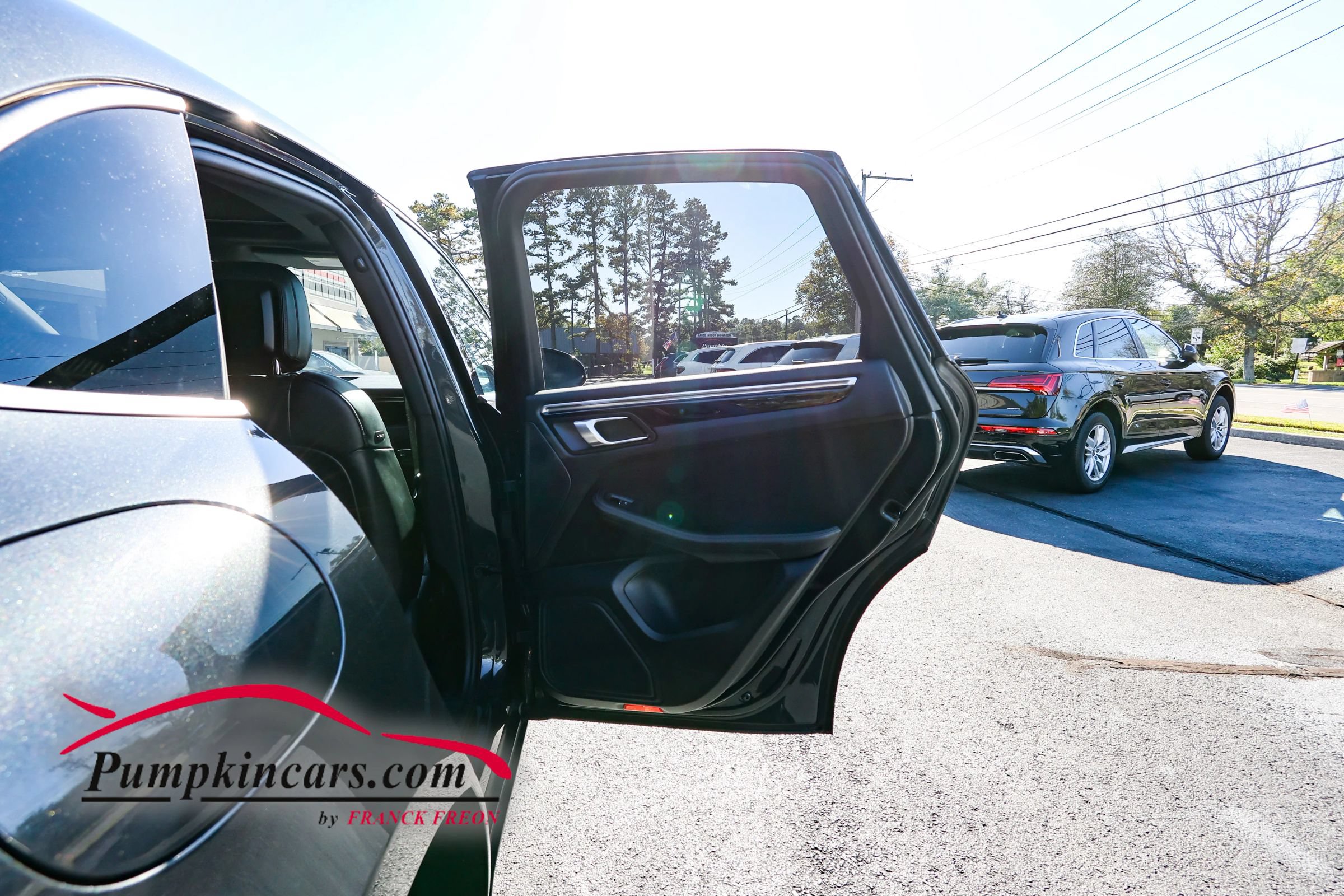 Used 2023 Porsche Macan AWD/4WD image 25