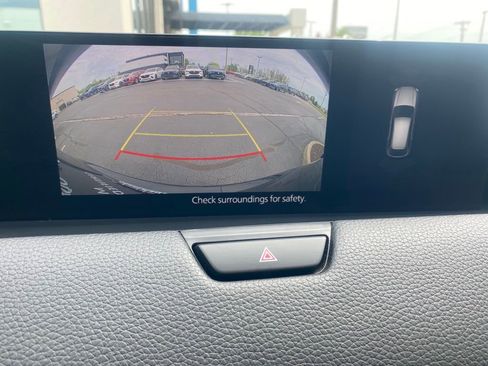 Certified 2025 MAZDA CX-70 3.3 Turbo w/ Preferred Package AWD/4WD image 12