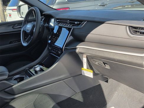 New 2025 Jeep Grand Cherokee Laredo X image 13
