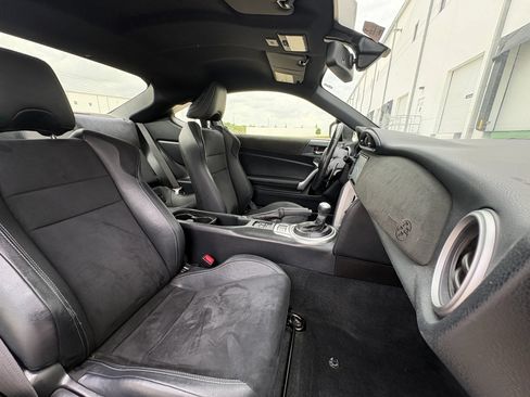 Used 2018 Toyota 86 RWD image 13