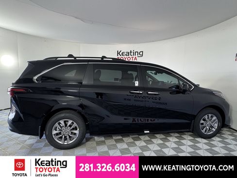 New 2026 Toyota Sienna XLE FWD image 4