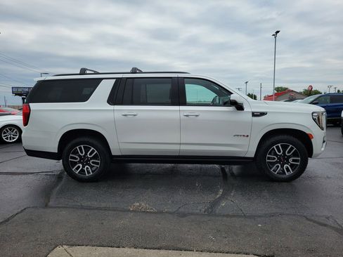 Used 2021 GMC Yukon XL AT4 w/ AT4 Premium Package AWD/4WD image 3