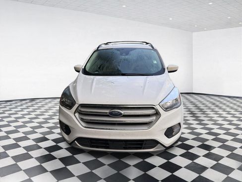 Used 2018 Ford Escape SE w/ Ford Safe & Smart Package FWD image 2