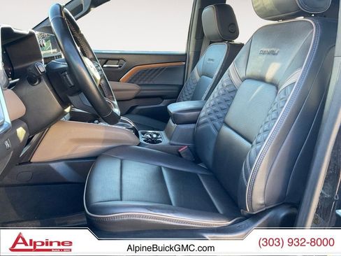 Used 2024 GMC Canyon Denali image 9