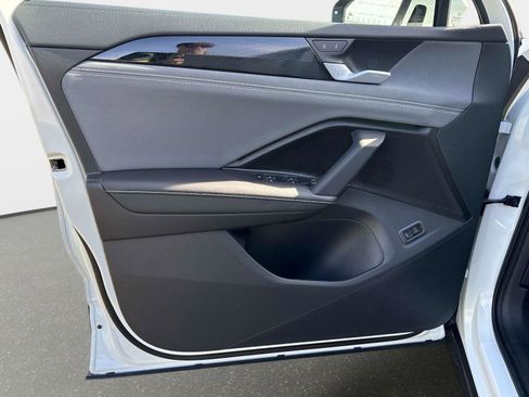 New 2025 Volkswagen Tiguan SE image 17