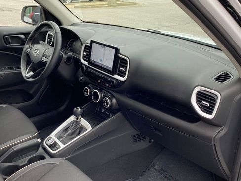 Used 2024 Hyundai Venue Limited FWD image 34