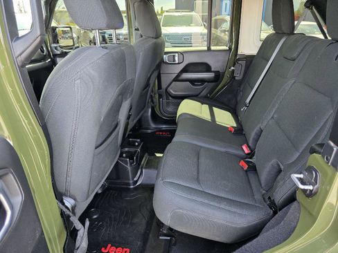 Used 2021 Jeep Wrangler Unlimited Sahara image 14