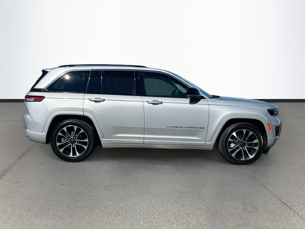 Used 2022 Jeep Grand Cherokee Overland AWD/4WD image 9