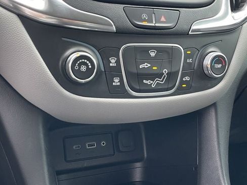 Used 2022 Chevrolet Equinox LT FWD image 19