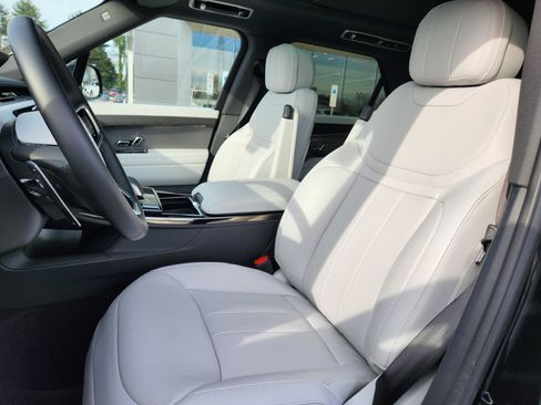 Certified 2025 Land Rover Range Rover Sport SE image 10