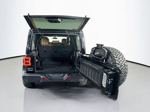 Used 2022 Jeep Wrangler Unlimited Sahara w/ Cold Weather Group AWD/4WD image 28