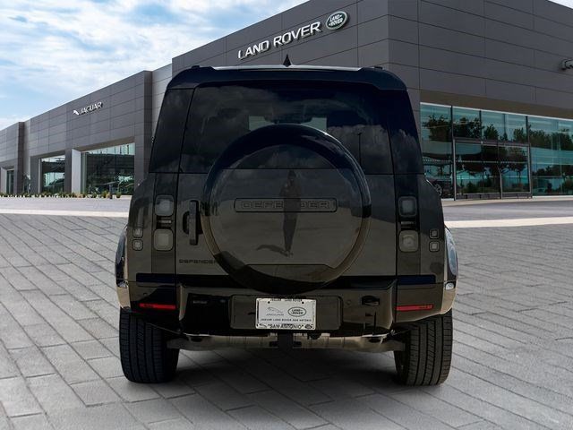 Used 2026 Land Rover Defender 110 X-Dynamic SE AWD/4WD image 4