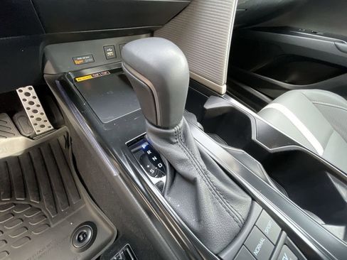 Used 2025 Toyota Camry SE w/ Multimedia Upgrade Package image 15