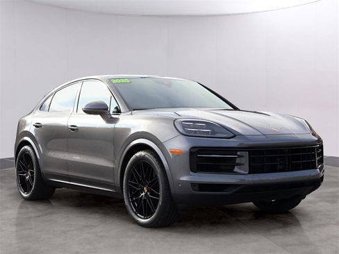 Used 2025 Porsche Cayenne Coupe image 11