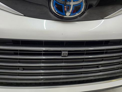 Used 2024 Toyota Sienna Platinum FWD image 10