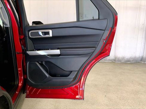 Used 2023 Ford Explorer XLT RWD image 23