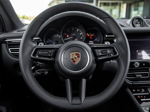 Certified 2026 Porsche Macan AWD/4WD image 28