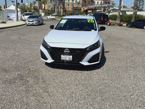 Used 2025 Nissan Altima 2.5 SR image 3