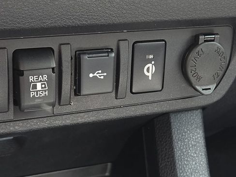 Certified 2023 Toyota Tacoma TRD Off-Road AWD/4WD image 21