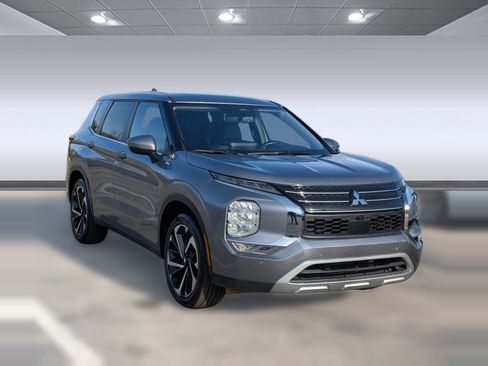 Used 2024 Mitsubishi Outlander SE image 7