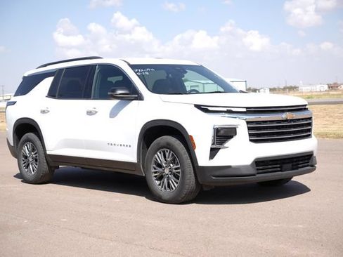 Used 2025 Chevrolet Traverse LT FWD image 6