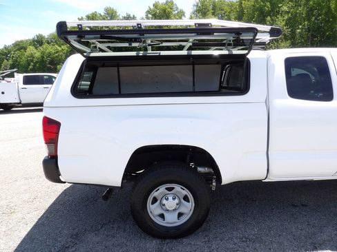 Used 2022 Toyota Tacoma SR RWD image 47