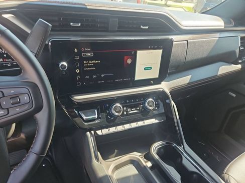Used 2025 GMC Sierra 2500 AT4 AWD/4WD image 11