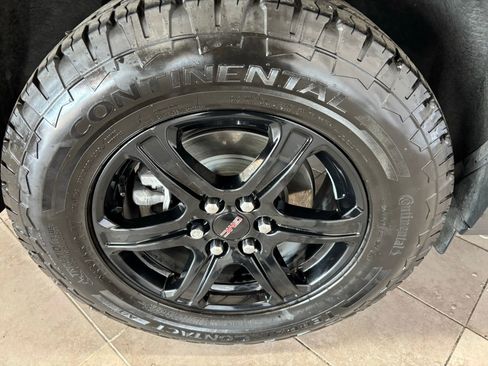 Used 2022 GMC Acadia AT4 w/ Technology Package image 10