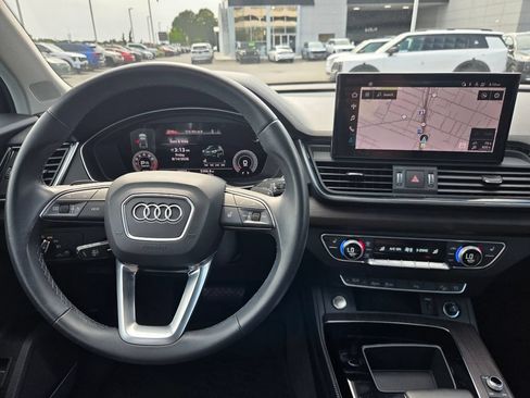 Used 2023 Audi Q5 2.0T Premium Plus w/ Premium Plus Package AWD/4WD image 12